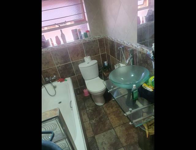 2 BEDROOM APARTMENT FOR SALE IN FLORIDA LAKE